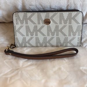 Michael Kors wristlet